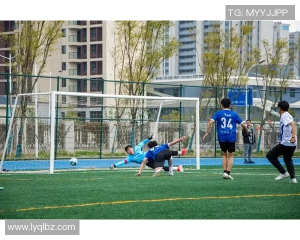 室内足球挑战赛:足球球星竞技场内展现极限技术与智慧对决 室内足球挑战赛:足球球星竞技场内展现极限技术与智慧对决
