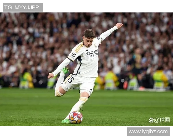 穿8号球衣的足球后卫：盘点那些在防线与进攻之间游走的传奇人物