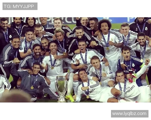 足球明星风采大赏：揭秘全球顶级球员的成长历程与竞技传奇