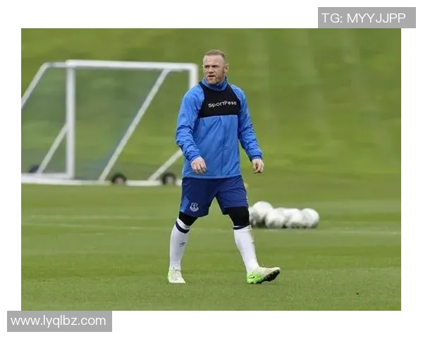 穿T90足球鞋的球星们：速度与力量的完美结合助力赛场制胜